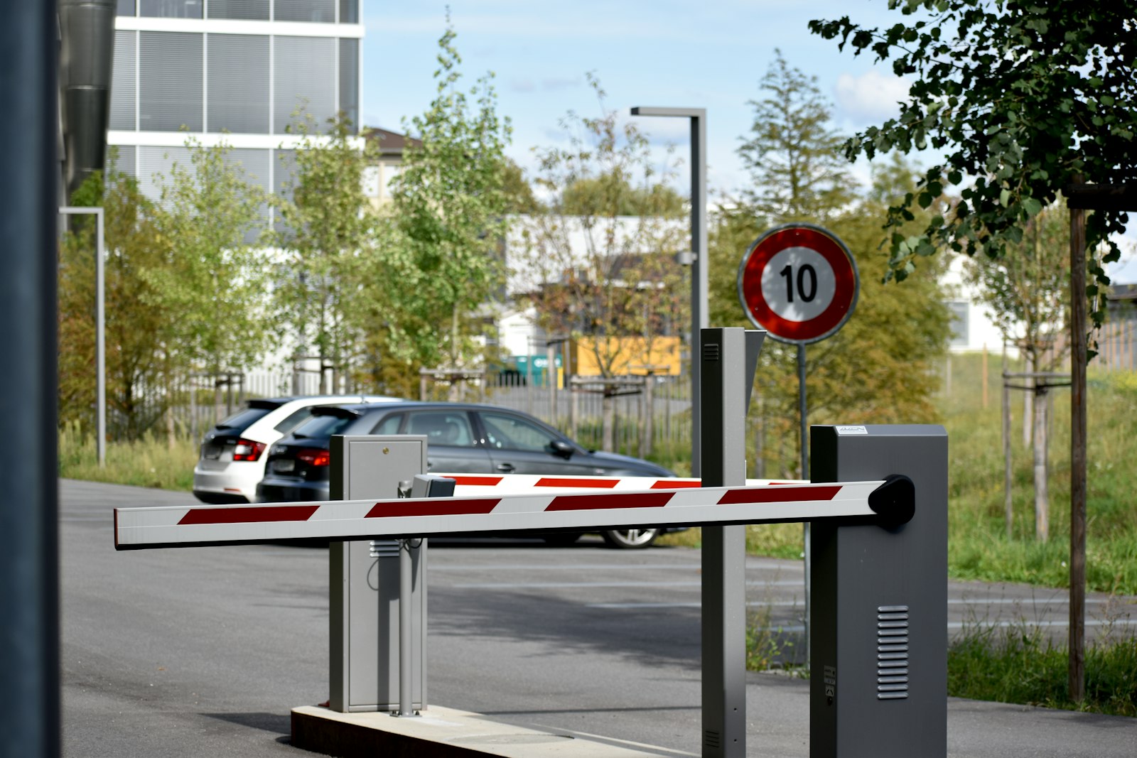Vehicle boom gate at a site access point